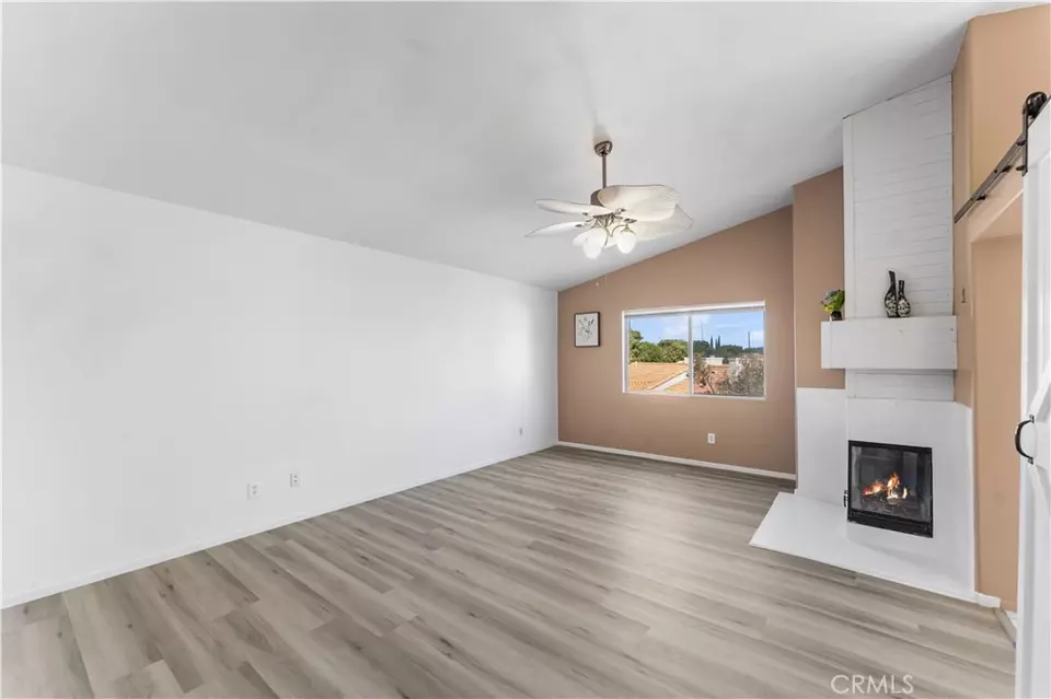 Living - 39566 Dunbar, Palmdale, CA 93551 photo 5 of 11