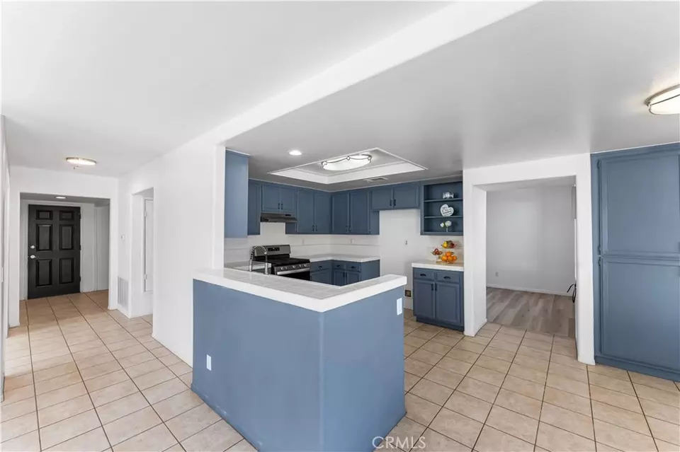 Kitchen - 39566 Dunbar, Palmdale, CA 93551 photo 3 of 4