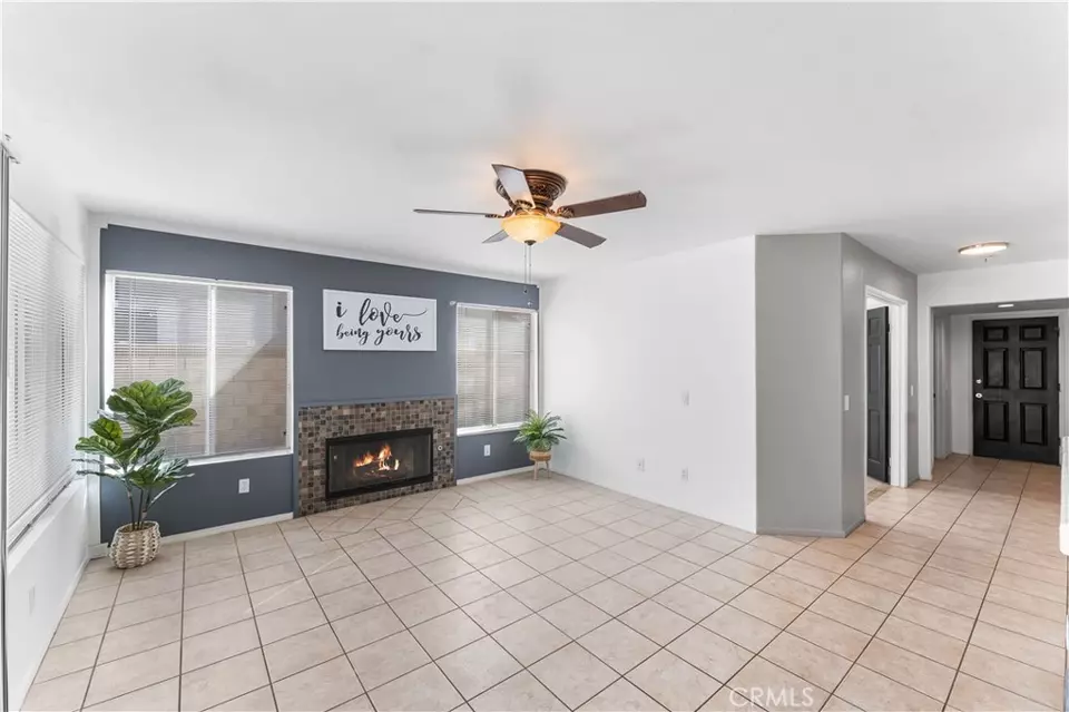 Living - 39566 Dunbar, Palmdale, CA 93551 photo 2 of 11