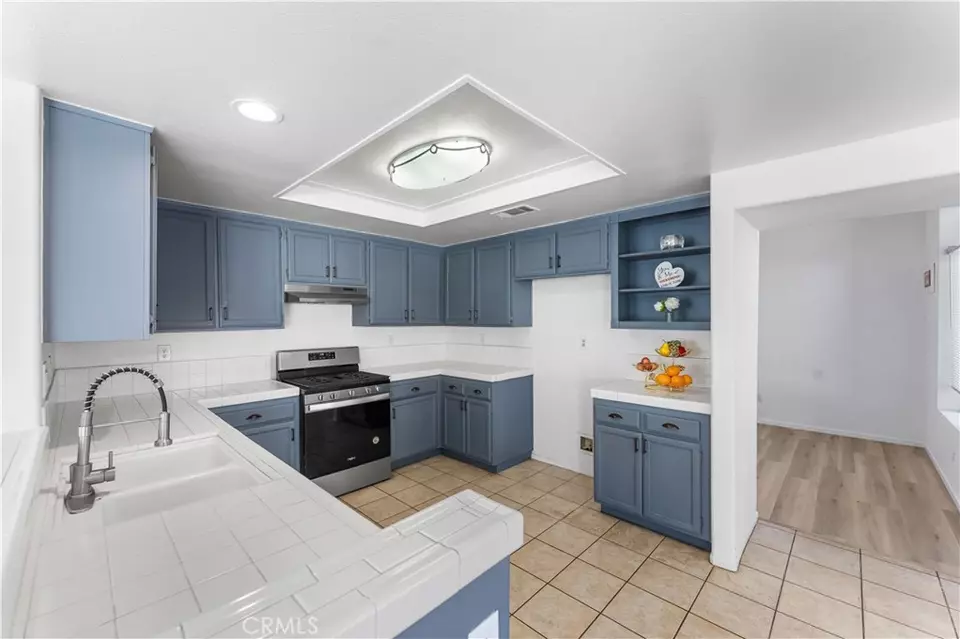 Kitchen - 39566 Dunbar, Palmdale, CA 93551 photo 2 of 4
