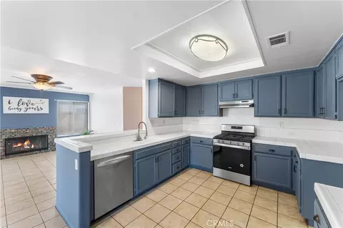 Kitchen - 39566 Dunbar, Palmdale, CA 93551 photo 1 of 4