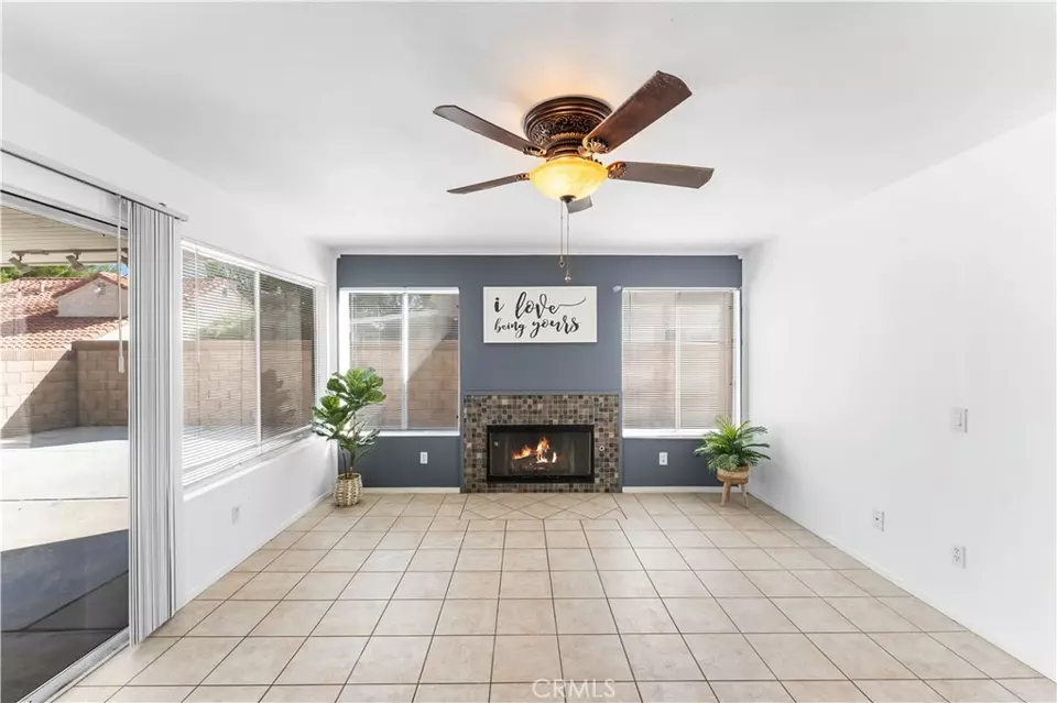 Living - 39566 Dunbar, Palmdale, CA 93551 photo 8 of 11