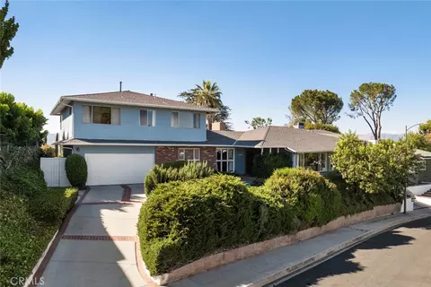 5779 Rolling Rd, Woodland Hills, CA 91367