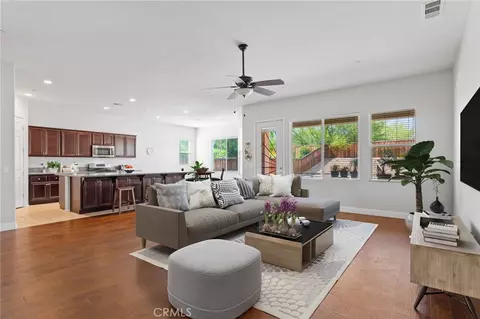 9904 Toscana Dr, Bakersfield, CA 93306