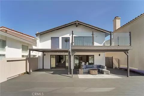 Exterior - 2431 Victoria Ave, Oxnard, CA 93035 photo 2 of 4