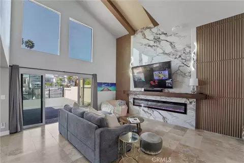 Living - 2431 Victoria Ave, Oxnard, CA 93035 photo 1 of 2