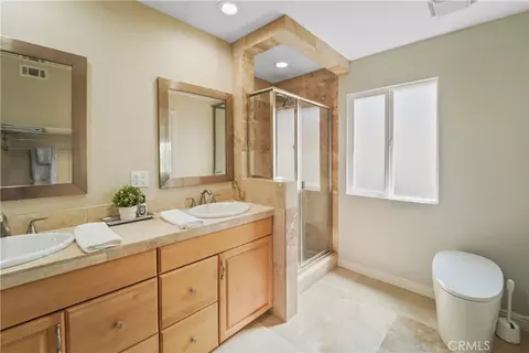 Bath - 2431 Victoria Ave, Oxnard, CA 93035 photo 2 of 4