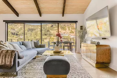 2522 Zorada Dr, Los Angeles, CA 90046
