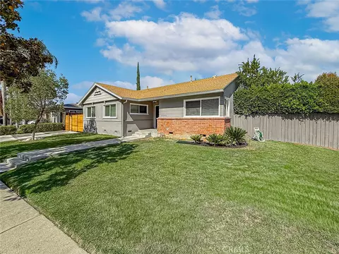 19501 Calvert St, Tarzana, CA 91335