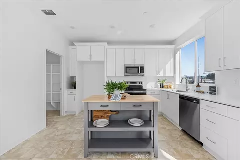 9423 N Sepulveda Blvd #2, North Hills, CA 91343