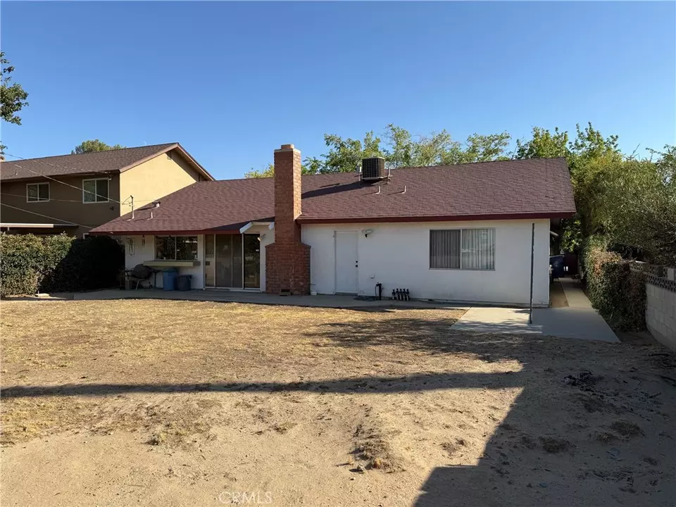 Exterior - 1017 E Avenue J5, Lancaster, CA 93535 photo 4 of 6