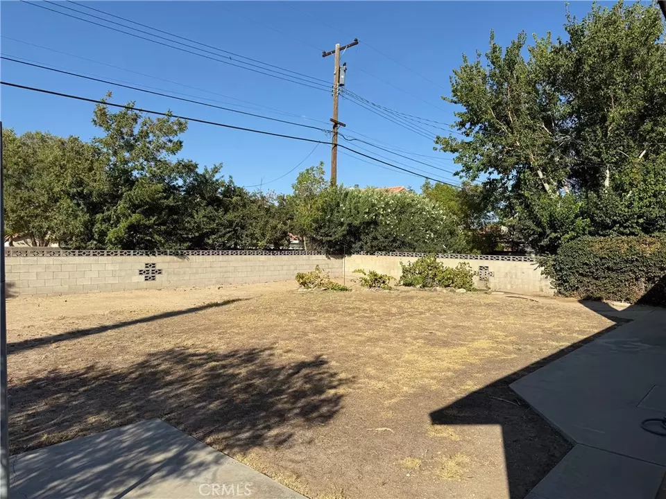 Exterior - 1017 E Avenue J5, Lancaster, CA 93535 photo 6 of 6