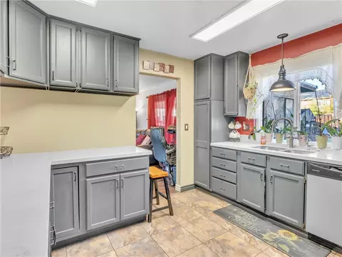 Kitchen - 714 Appleton Rd, Simi Valley, CA 93065 photo 2 of 4