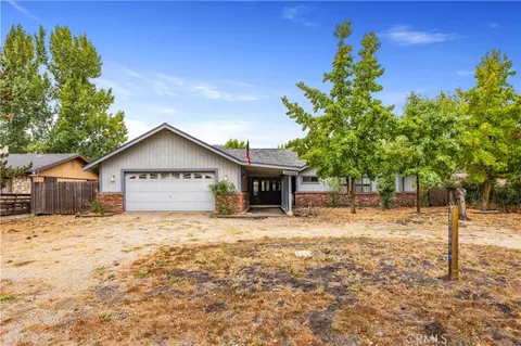 30000 Jamaica Dunes Dr, Tehachapi, CA 93561