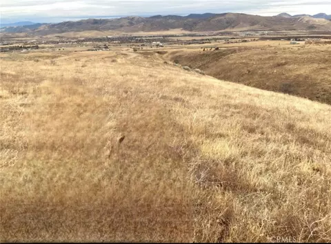 183 Siskiyou Dr, Tehachapi, CA 93561