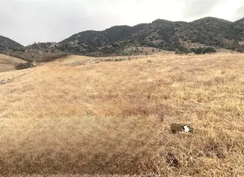 183 Siskiyou Dr, Tehachapi, CA 93561 photo 2