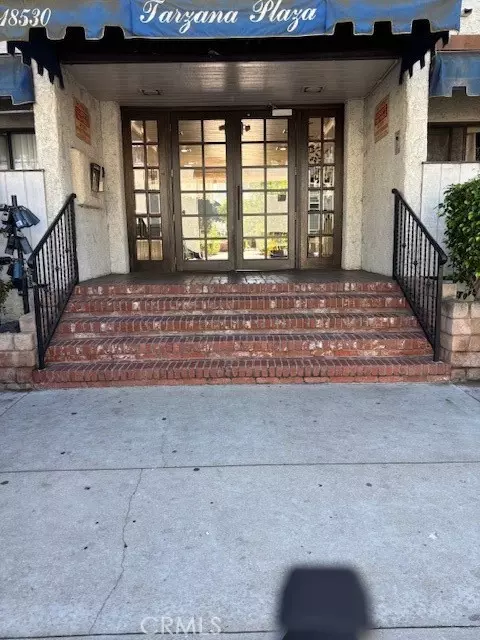 18530 Hatteras St #326, Tarzana, CA 91356