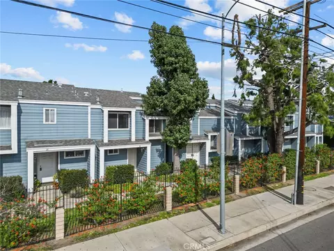 15735 Nordhoff St #36, North Hills, CA 91343