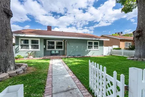 25032 Walnut St, Newhall, CA 91321