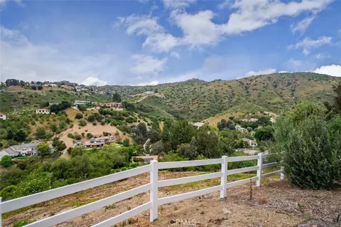 73 Dapplegray Rd, Bell Canyon, CA 91307