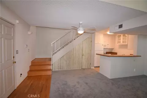 18645 Hatteras St #211, Tarzana, CA 91356