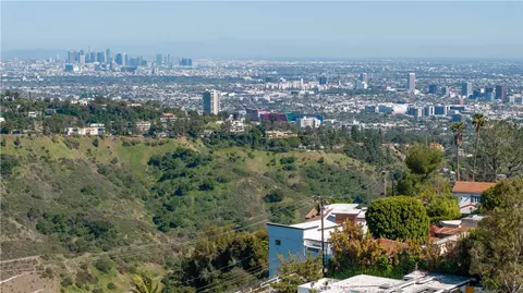 1680 Summitridge Dr, Beverly Hills, CA 90210