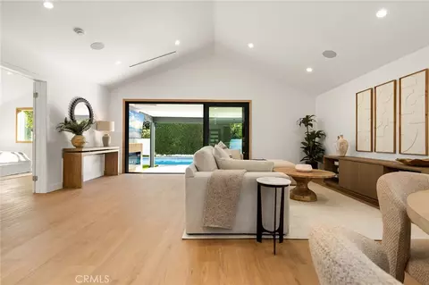 5802 Norwich Ave, Sherman Oaks, CA 91411