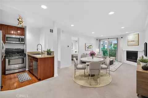 5540 Owensmouth #209, Woodland Hills, CA 91367