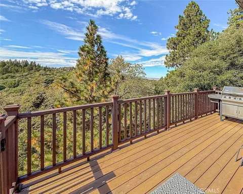 152 Pine Ridge Rd, Crestline, CA 92325