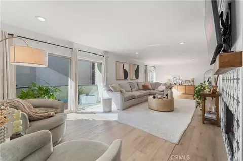 5440 Lindley #201, Encino, CA 91316