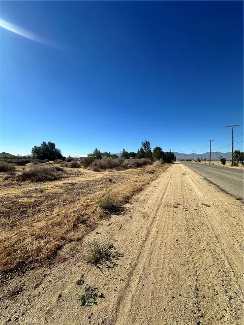 180 E Avenue P-2, Palmdale, CA 93591 photo 2
