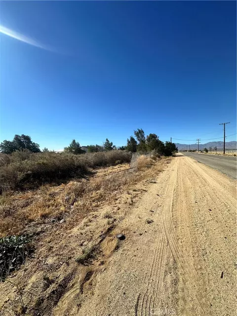 180 E Avenue P-2, Palmdale, CA 93591