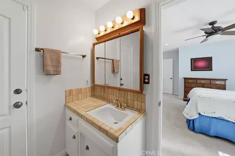 Bath - 25085 Highspring, Newhall, CA 91321 photo 1 of 4
