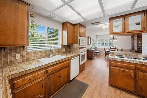 Kitchen - 25085 Highspring, Newhall, CA 91321 photo 4 of 4