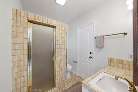 Bath - 25085 Highspring, Newhall, CA 91321 photo 2 of 4