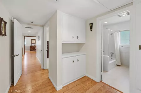 Entry Way - 25085 Highspring, Newhall, CA 91321 photo 2 of 2