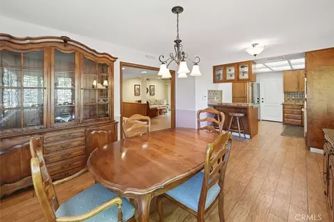 Dining - 25085 Highspring, Newhall, CA 91321 photo 2 of 3