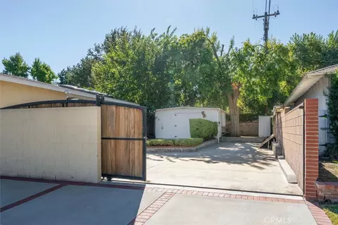 Exterior - 25085 Highspring, Newhall, CA 91321 photo 13 of 13