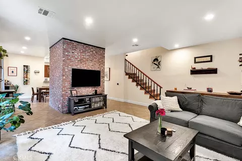 4444 Moorpark Way #201, Toluca Lake, CA 91602