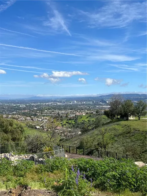 150 Dapplegray Rd, Bell Canyon, CA 91307