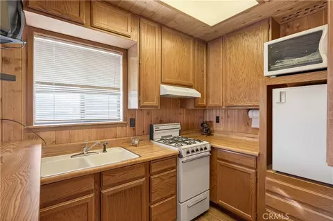 Kitchen - 29499 Hwy 33, Maricopa, CA 93252 photo 11 of 12