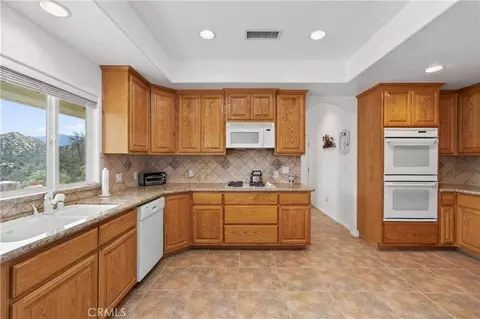 Kitchen - 29499 Hwy 33, Maricopa, CA 93252 photo 7 of 12