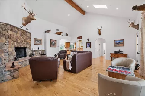 Living - 29499 Hwy 33, Maricopa, CA 93252 photo 5 of 8
