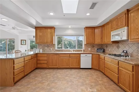 Kitchen - 29499 Hwy 33, Maricopa, CA 93252 photo 4 of 12