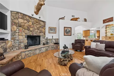 Living - 29499 Hwy 33, Maricopa, CA 93252 photo 4 of 8