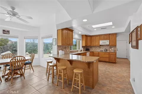 Kitchen - 29499 Hwy 33, Maricopa, CA 93252 photo 2 of 12
