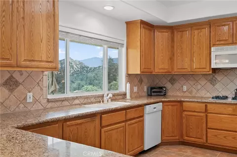 Kitchen - 29499 Hwy 33, Maricopa, CA 93252 photo 3 of 12