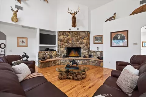 Living - 29499 Hwy 33, Maricopa, CA 93252 photo 3 of 8