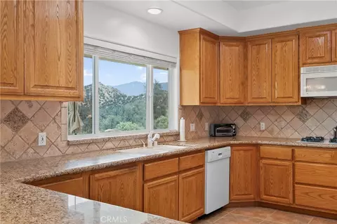 Kitchen - 29499 Hwy 33, Maricopa, CA 93252 photo 3 of 12