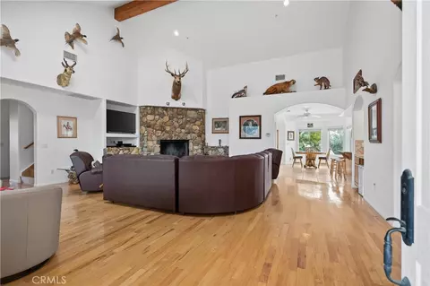 Living - 29499 Hwy 33, Maricopa, CA 93252 photo 1 of 8